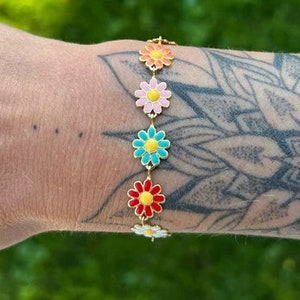 Multicolour Daisy Enamel Flower Bracelet, Yellow, White, Sun Flower Bracelet, Summer, Indie, Boho, Daisy Floral Bracelet, Gift for Girls