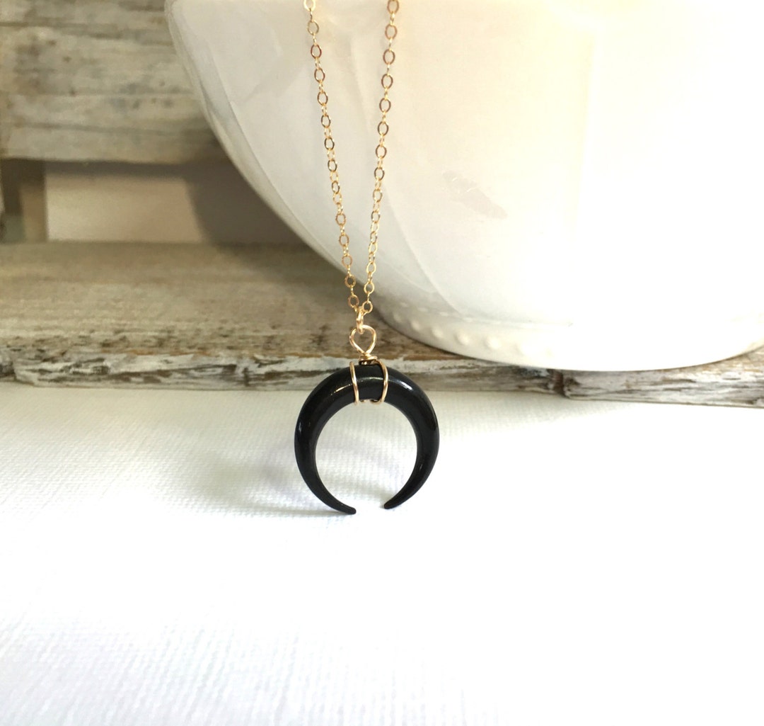 Elongated single horn pendant necklace main image 0