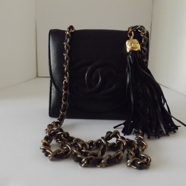 Vintage CC CHANEL MINI Lambskin Leather CrossBody Handbag with Gold Trim