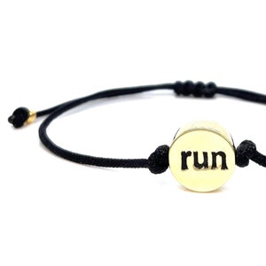 Customizable Run Charm Bracelet – Adjustable Cord in Multiple Colors for Runners