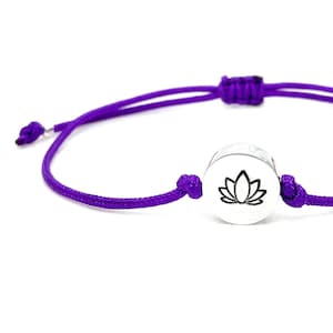 Versandfertig - Lotus Flower Charm Freundschaftsarmband - Handgefertigte verstellbare Schnur