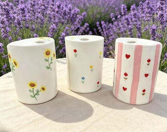 Caneca de viagem com estampa floral delicada, caneca de cerâmica artesanal, copo térmico de cerâmica para viagem, caneca para beber pintada à mão, caneca para café, presente de aniversário para ela, 500ml