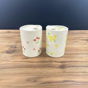 Cute Flower Travel Mug, Handmade Pottery Mug,To Go Ceramic Tumbler, Hand-painted Sip Mug,Coffee Cup Sip Mug Birthday Gift Gift for Her,500ML