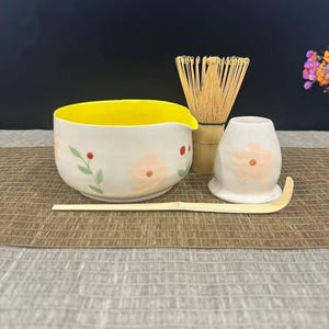 Pre order Pink Daisy Flower Handmade Ceramic Matcha Bowl Set,Large Capacity Matcha Bowl Set,Birthday Gift,Personalized Matcha Bowl Set,500ML