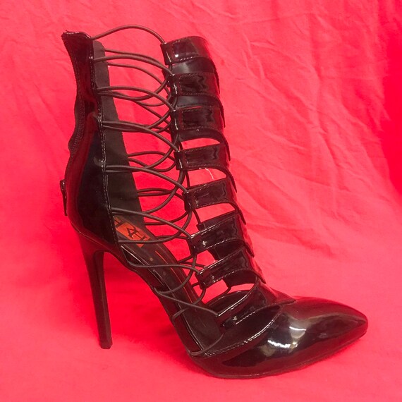 Womens 8.5 black patent leather shiny vinyl strapp