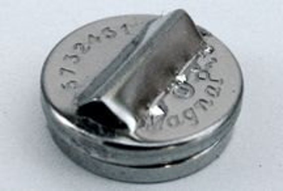 Magnetic brooch deals pin