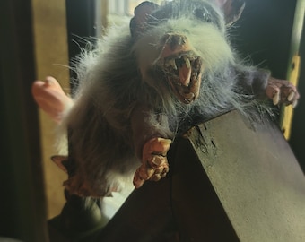 Posable screaming Possum