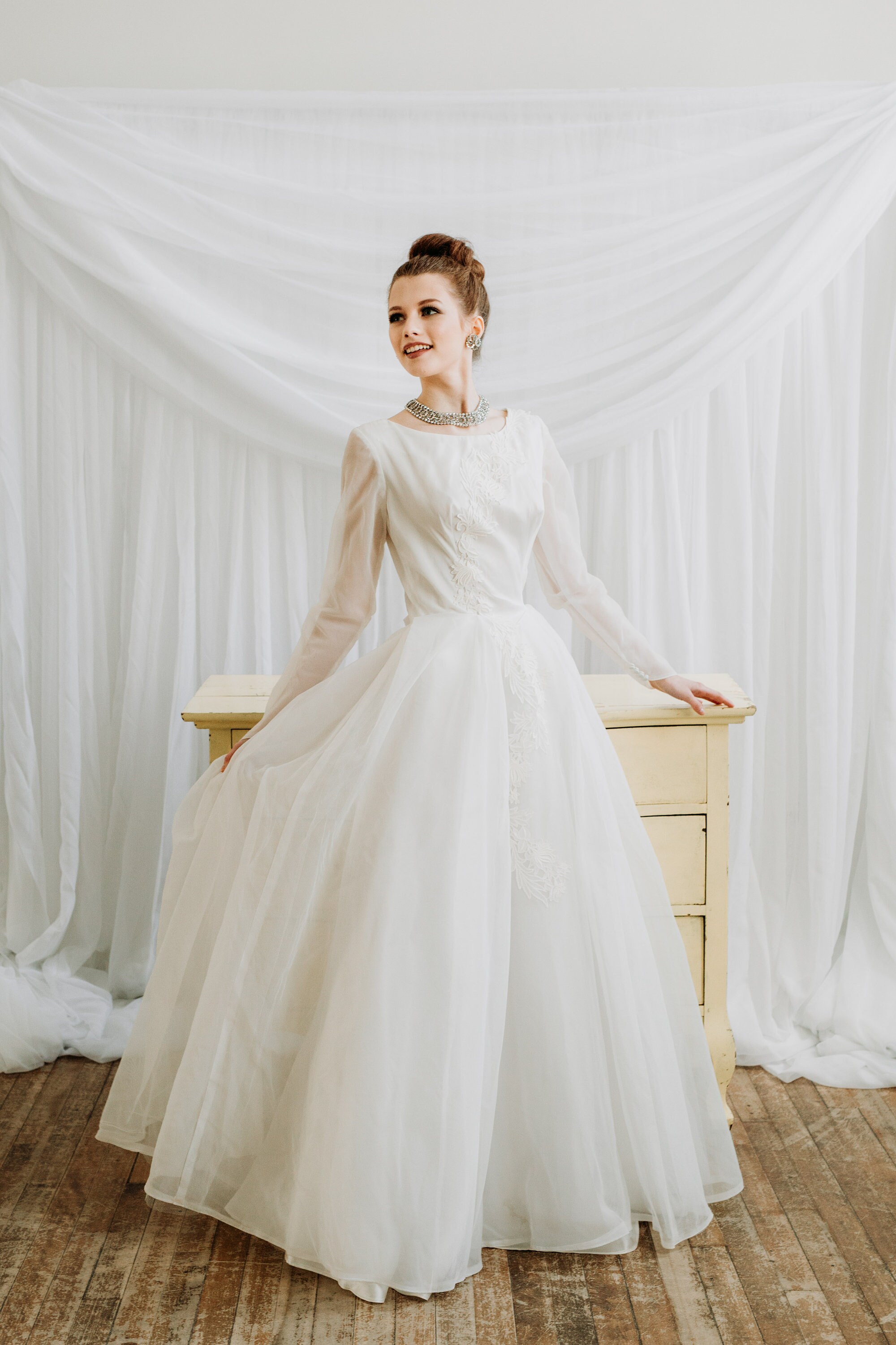 Vintage 1950s Basque Waist White Wedding Dress Size Small