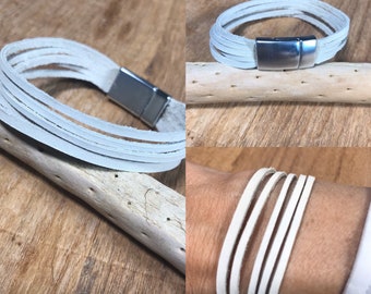 Bracelet en cuir gris pâle , 5 brins , fermoir aimant