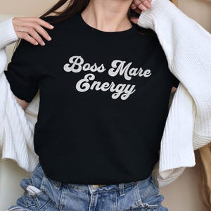 面白い牝馬シャツ、乗馬Tシャツ、馬好き、皮肉なTシャツ、カウガール、トレーナー、ライダーギフト、総合馬術ハンタージャンパー馬場馬術バレルレーサー