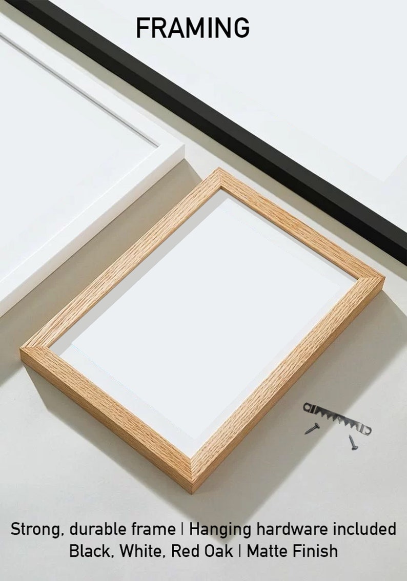 K&ouml;nnte beinhalten: Ein Bilderrahmen aus Holz mit matter Oberfl&auml;che. Der Rahmen ist in Schwarz, Wei&szlig; oder Roteiche erh&auml;ltlich. Die Aufh&auml;ngevorrichtung ist im Lieferumfang enthalten.