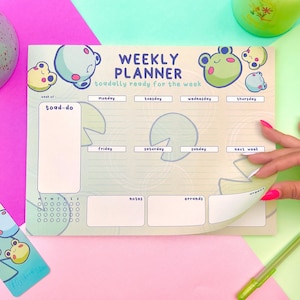 Frog Weekly Planner: Kawaii Stationery Notepad (8.5x11&quot;)
