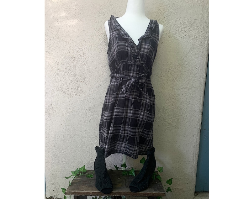XS Vintage Inspired Black and Grey Sheer Sleeveless Dress with Belt