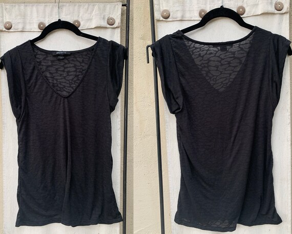 Lightweight Soft Black Patterned Short Sleeved Ra… - image 1