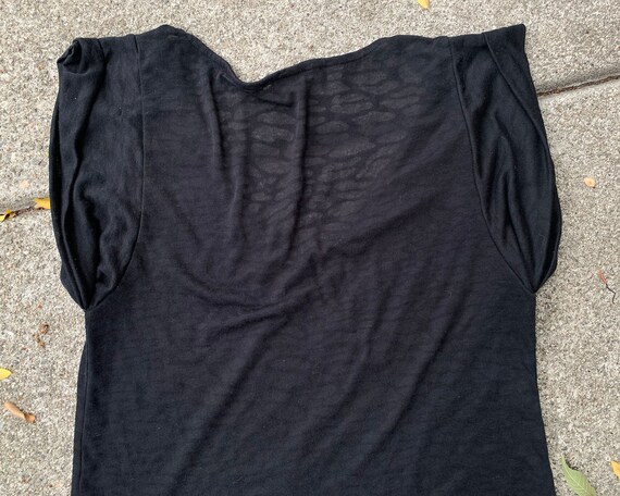 Lightweight Soft Black Patterned Short Sleeved Ra… - image 7