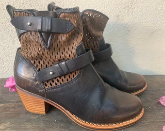 Rare Rag and Bone Black Leather Motorcycle Boots with Brown Leather Mesh, 37