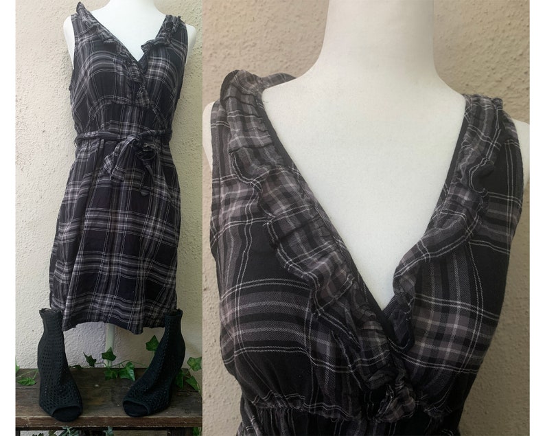 XS Vintage Inspired Black and Grey Sheer Sleeveless Dress with Belt