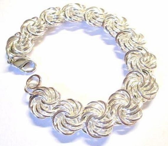 Bracelet Pretty Loop Link Stylish Silver Tone Met… - image 1
