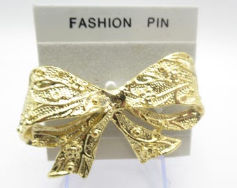 NOS Vintage Gold Tone Bow Brooch Pin Chunky Brass Fancy Design on Card 80s