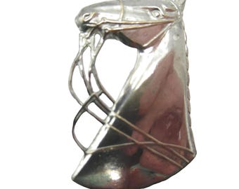 Horse Head Brooch Pin Detailed Reigns
