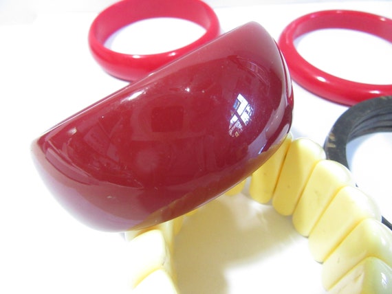 Lot of Vintage Bracelets Plastic Stretch Horn Mix… - image 6