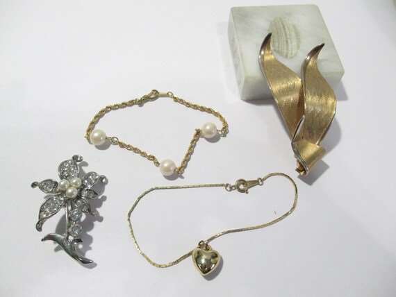 Small Jewelry Lot Two Bracelets Flower Rhinestone… - image 1