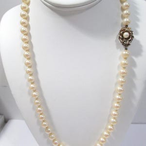 Collier vintage avec perles de verre nouées à la main