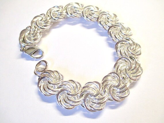 Bracelet Pretty Loop Link Stylish Silver Tone Metal Modernist Designer Style