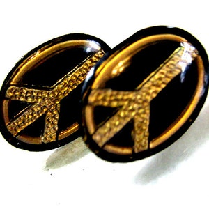 Unbenutzt neue alte Lager Lucite-Peace-Zeichen Ohrstecker schwarz und Gold-Ton-Hippie