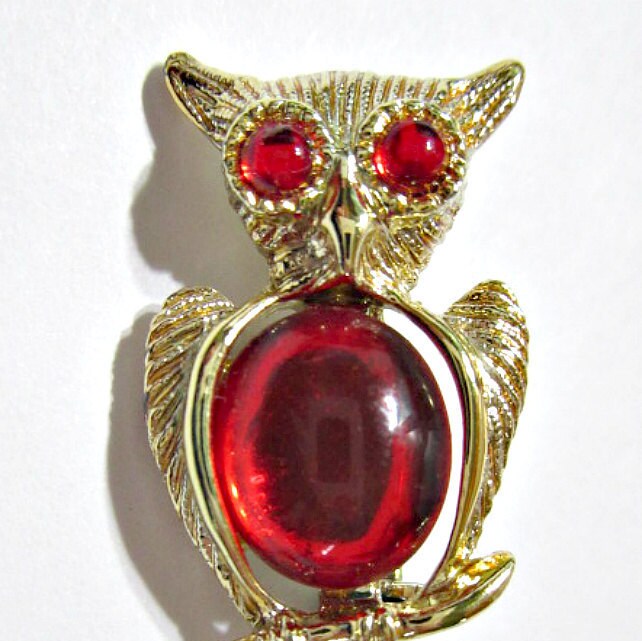 Vintage Owl Small Scatter Pin Bird Red and Gold Tone Figural Bright Pretty Brooch