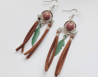 Tribal oorbellen, rhodoniet oorbellen, boho suède en veren oorbellen