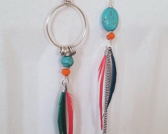 Asymmetrische verzilverde oorbellen, lange boho-oorbellen met veren, kleurrijke zomeroorbellen