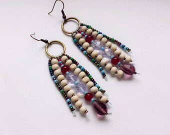 Lange boho-oorbellen, tribale oorbellen met glazen en houten kralen.