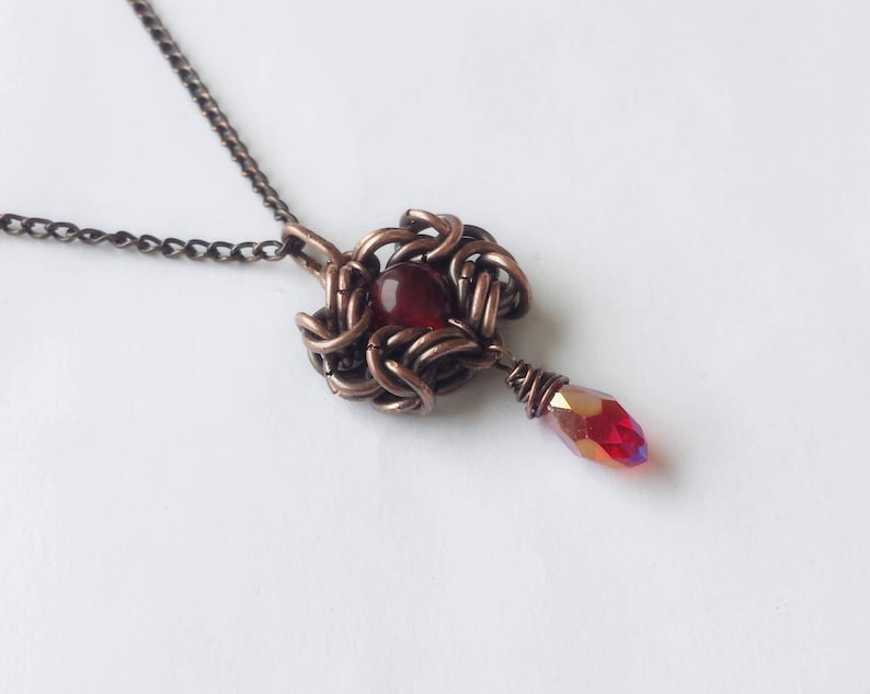 Small pendant agate motif byzantine chainmaille