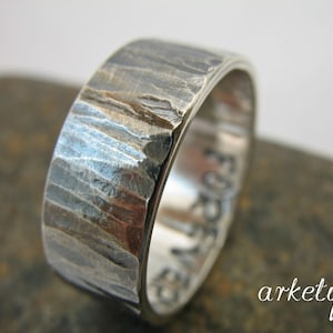 Gepersonaliseerde Zilveren Ring / Band. Aangepaste zilveren ring. Geciseleerde, geoxideerde Ring Zilver, voor vrouwen / mannen...  U zal love it...