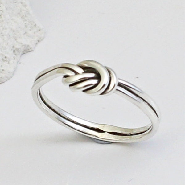 Knot Ring - Symbole de l’amour infini - Made of Sterling Silver - Minimal - Handmade - Minimalist Style - Women’s thin Ring