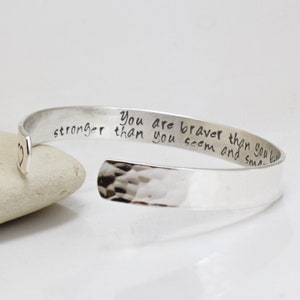 Motivierende Geschenk Armband - Sie sind brav, dass Sie glauben - gehämmert - handgefertigt - Geschenk für ihn / sie - inspirierende Armreif - Silber Armreif