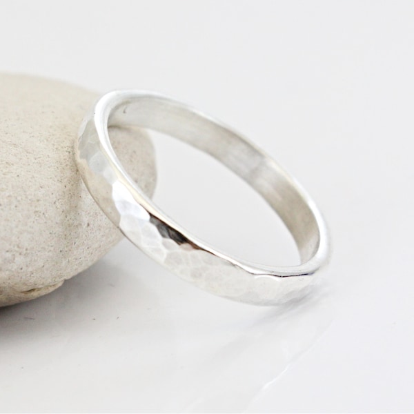 Bague minimaliste fine - Bague de mariage en argent sterling - Bande martelée - Bague de proposition - Fiançailles - Fait main - Personnalisé - Gravure intérieure