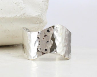Silber Ring für Frauen - Sterling Silber Band - gehämmert - breit - personalisiert - Band - Ring für sie - personalisierte Innen - minimal Schmuck