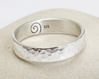 Silber gehämmerte Band - Ehering - Innen personalisiert Gravur - Ring für Männer und Frauen - Verlobungsring - Ehering
