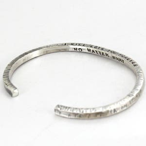 Può includere: Braccialetto in argento con l'iscrizione "Ti amerò per sempre, non importa cosa".