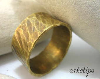 Anneau de bronze personnalisé / Bande..  Anneau pour les hommes / femmes.. alliance.. Anneau personnalisé.. Hammered Handmade Ring..