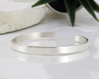 Gepersonaliseerde sterlingzilveren manchetarmband voor dames/heren, aangepaste armbandgravure herenarmband, glad of gehamerd, geoxideerd oppervlak