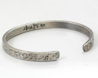 Sterling Zilveren Manchet - Geoxideerd Zilver- Gepersonaliseerd -Aangepast- Handgemaakt- Mannen Manchet - Vrouwen Bangle - Gehamerd - Gegraveerd - Mannen Armband