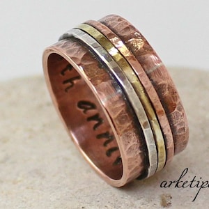 Personlig kopparring.. Handgjord, hamrad ring av koppar, sterlingsilver och mässing. Ring för herr/dam (unisex)
