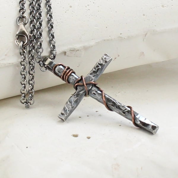 Collier Christian Cross - Made of Sterling Silver- Black Oxidized - Cordon noir ou Chaîne d’argent sterling - Fait main - Pour femmes et hommes