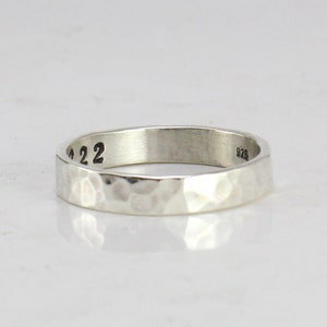 Anillo de plata martillada para mujer, adolescente y hombre - Grabado personalizado - Alianza de compromiso para ella, anillo de plata de ley para él, 3 mm