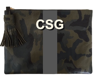 Embrague de borla 7"x10" en piel de camuflaje