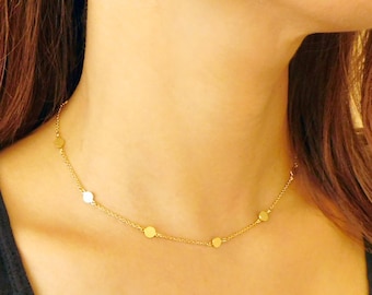 Collar de oro, moneda de oro gargantilla, collar de pequeños círculos, capas collar de gargantilla, collar de regalo de Dama de honor, plata delicada