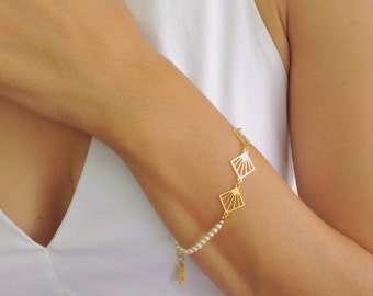 Summer Sale! Pearls & Gold Bracelet, Pearls Bracelet, Bridesmaids Gift, Bridal Jewelry, Geometric Jewelry, Gold Bracelet, Geometric Pendant